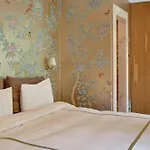 Av Experiences - Montaigne Luxury 公寓
