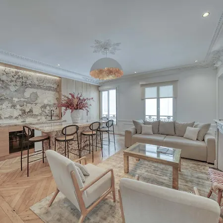Montaigne Luxury *