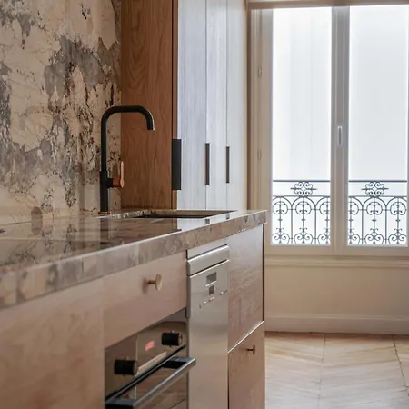Montaigne Luxury * Paříž
