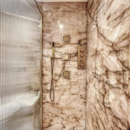 Av Experiences - Montaigne Luxury Lejlighed *