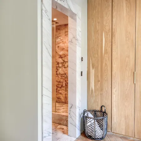 Av Experiences - Montaigne Luxury *