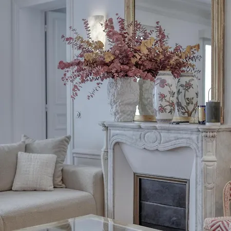 Montaigne Luxury Apartmán *