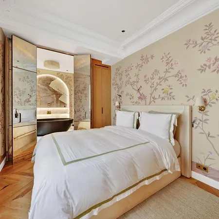 Av Experiences - Montaigne Luxury