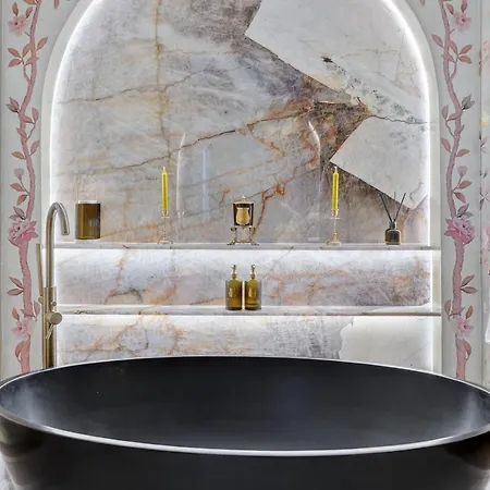 Av Experiences - Montaigne Luxury * Parigi