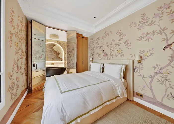 Av Experiences - Montaigne Luxury