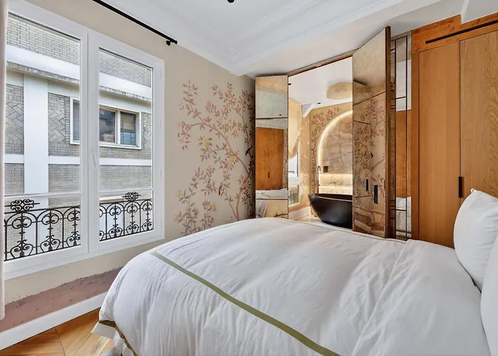 Av Experiences - Montaigne Luxury