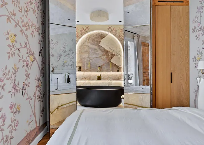 Av Experiences - Montaigne Luxury *