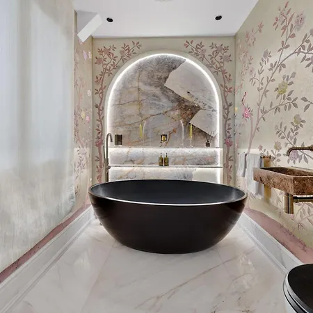 Av Experiences - Montaigne Luxury